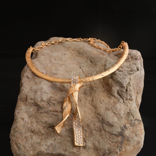 Vintage Chinese Knot Sweater Necklace – Retro Bow Pendant Long Chain